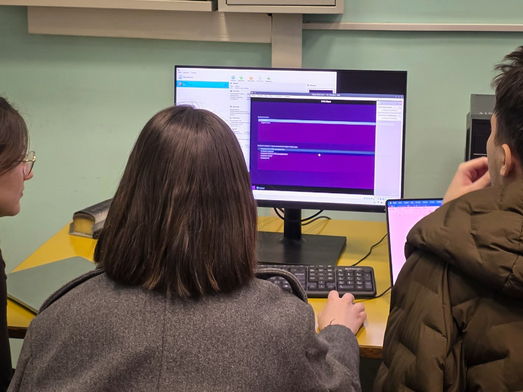 Команды за работой